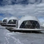 Mixed Solid & Transparent Geodesic Dome Tent Hotel Glamping Resort Unique Design Igloo Tent Good Ventilation Comfortable Living
